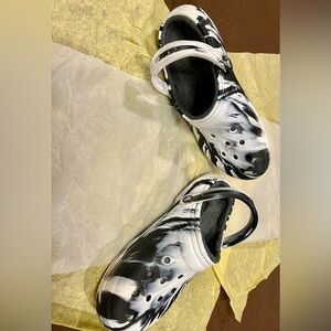 Men’s (Crocs)…in very good condition .. worn one time